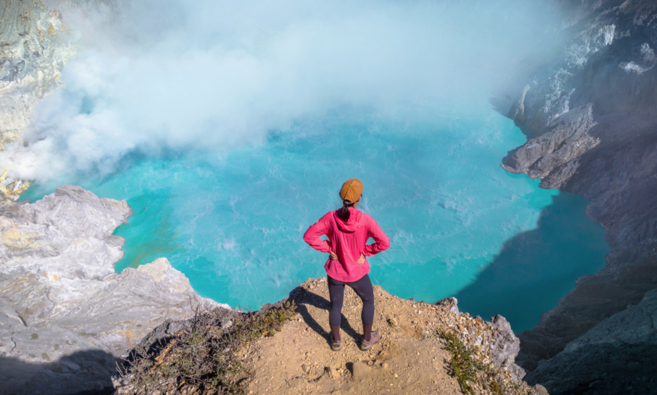 Turista cae en cráter de volcán cuando posaba para fotos